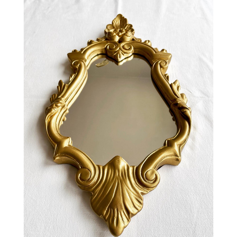 Miroir baroque en résine dorée