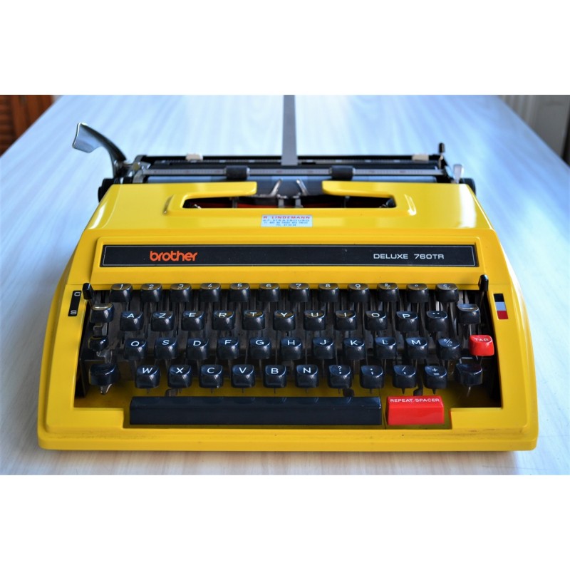 Machine à écrire portative BROTHER Deluxe - vintage 1970s Machine à écrire portative BROTHER Deluxe - vintage 1970s