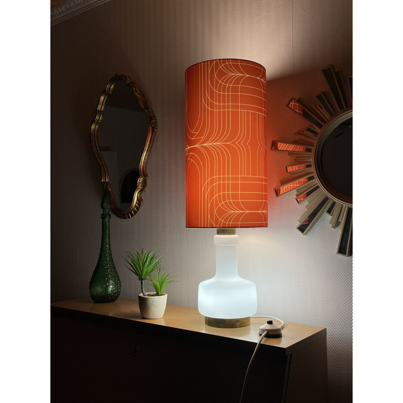 Lampe de meuble en verre opalin blanc et abat-jour « Spiro »