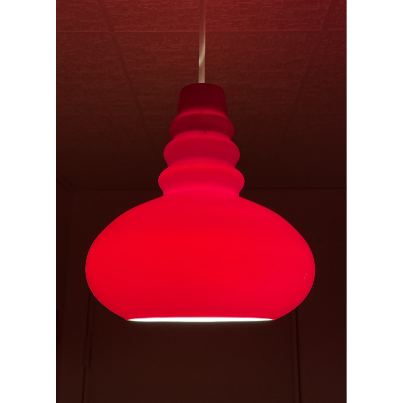 Peill & Putzler ? Lampe suspension vintage en verre rouge  années 60 70