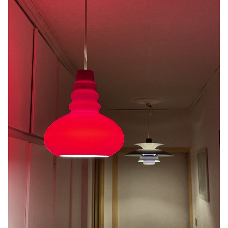 Peill & Putzler ? Lampe suspension vintage en verre rouge  années 60 70