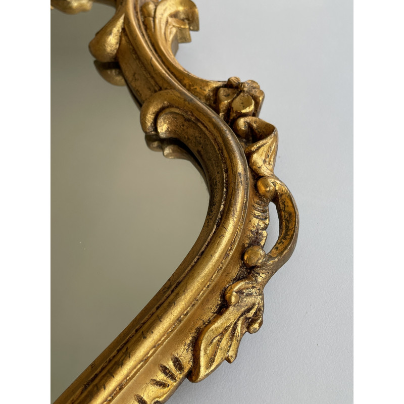 Miroir doré cadre à moulures style baroque