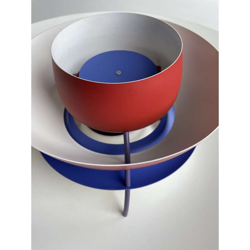 Louis Poulsen, lampe suspension Ph5 rouge par Poul Henningsen, Danemark