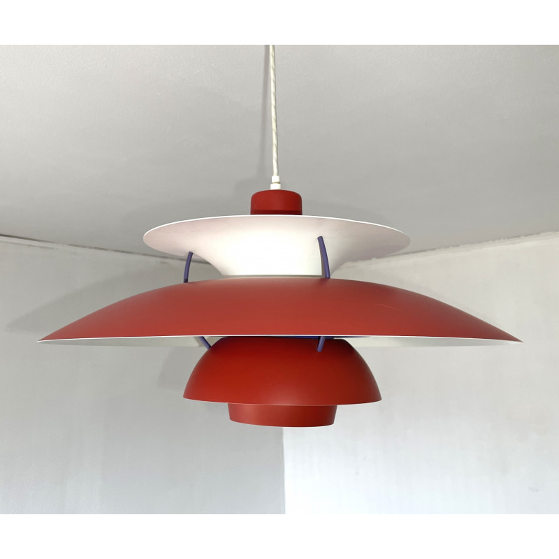 Louis Poulsen, lampe suspension Ph5 rouge par Poul Henningsen, Danemark