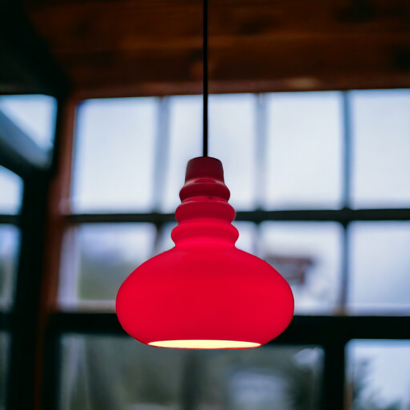 Peill & Putzler ? Lampe suspension vintage en verre rouge  années 60 70