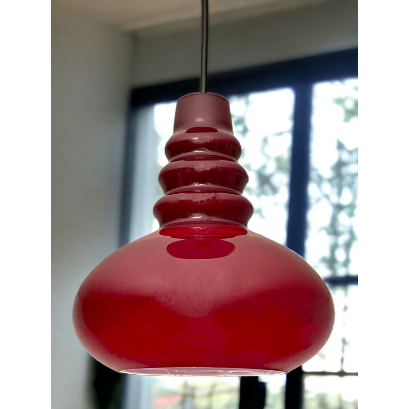 Peill & Putzler ? Lampe suspension vintage en verre rouge  années 60 70