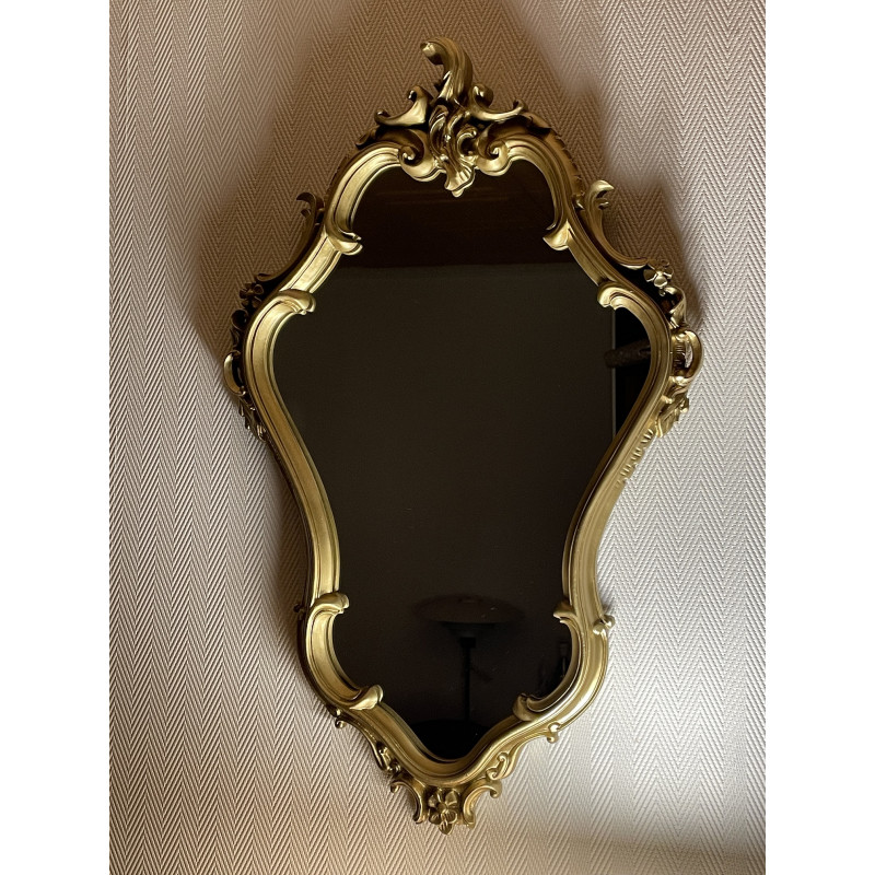 Miroir doré cadre à moulures style baroque