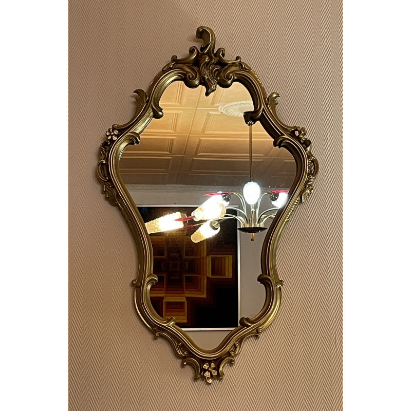 Miroir doré cadre à moulures style baroque