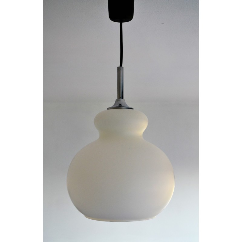 Suspension en Opaline Hustadt Leuchten vintage 1960's Suspension en Opaline Hustadt Leuchten vintage 1960's