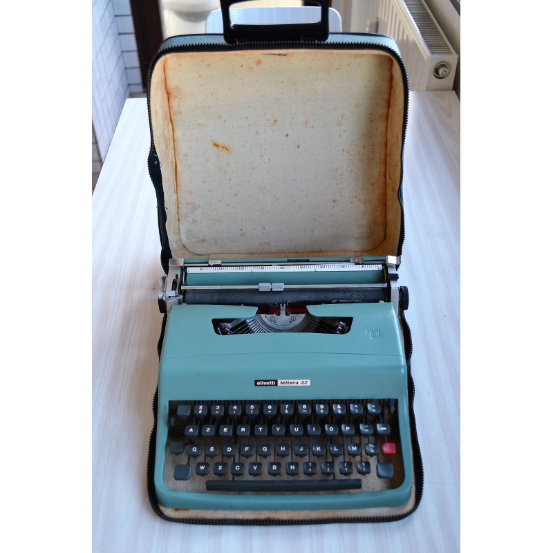 Machine à écrire portative OLIVETTI Lettera 32 des années 60