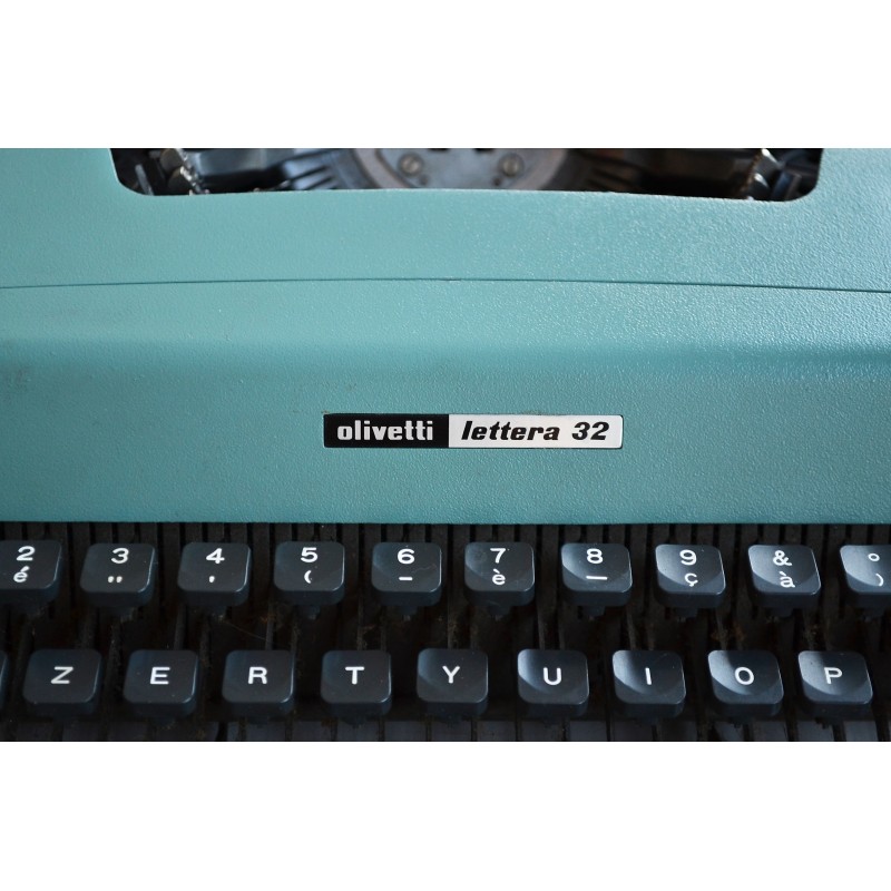 Machine à écrire portative OLIVETTI Lettera 32 des années 60