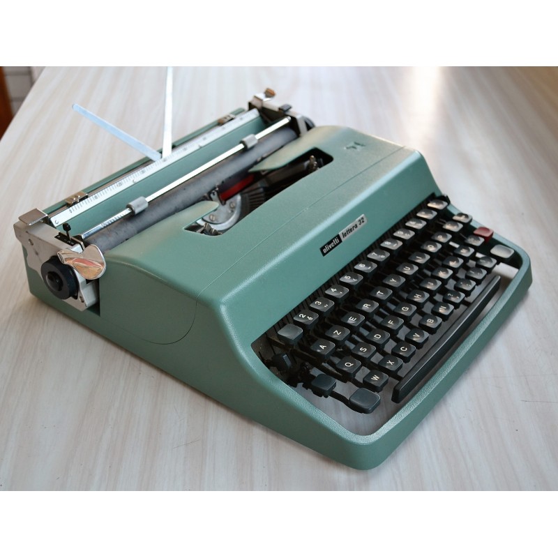 Machine à écrire portative OLIVETTI Lettera 32 des années 60