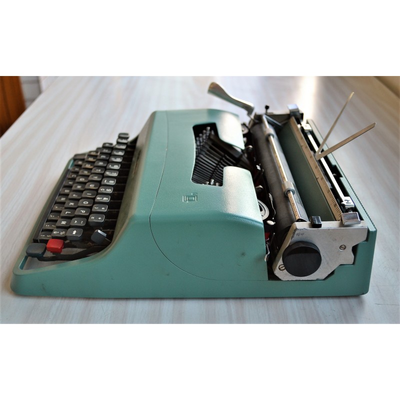 Machine à écrire portative OLIVETTI Lettera 32 des années 60