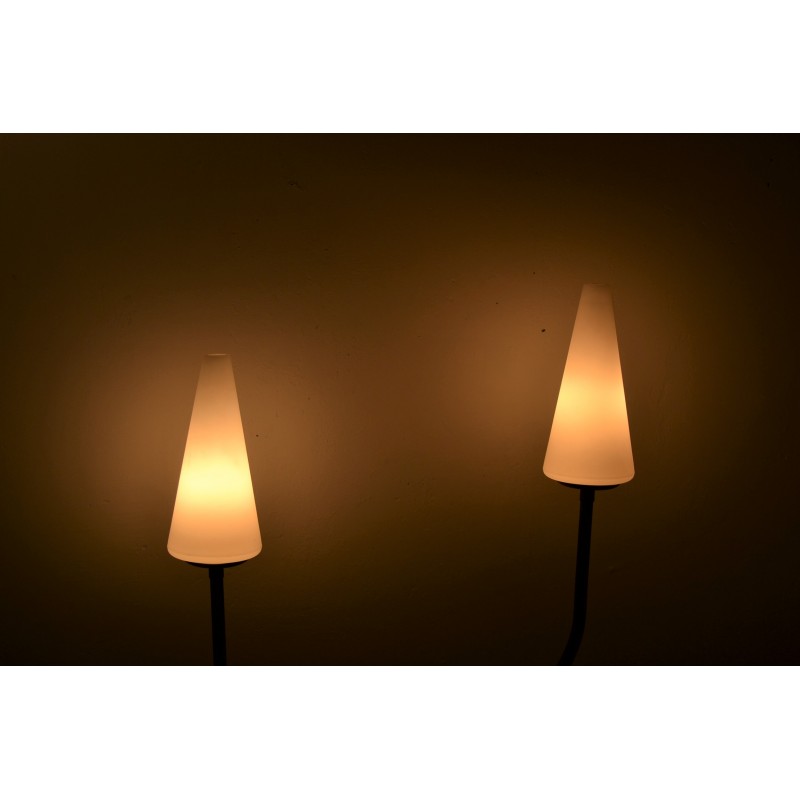 Lampadaire porte revues design des années 60 Lampadaire porte revues design des années 60