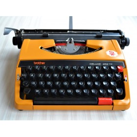 Machine à écrire mécanique portative Brother Deluxe 262TR - vintage 70 80