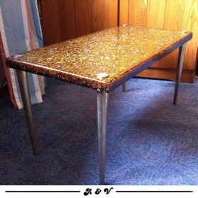 Table basse en résine des années 1970...