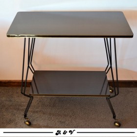 Table desserte en formica à roulettes...