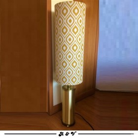 Lampe de sol vintage Obus laiton...