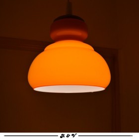 Suspension en opaline orange vintage...