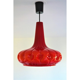 Suspension en opaline rouge vintage 1970s
