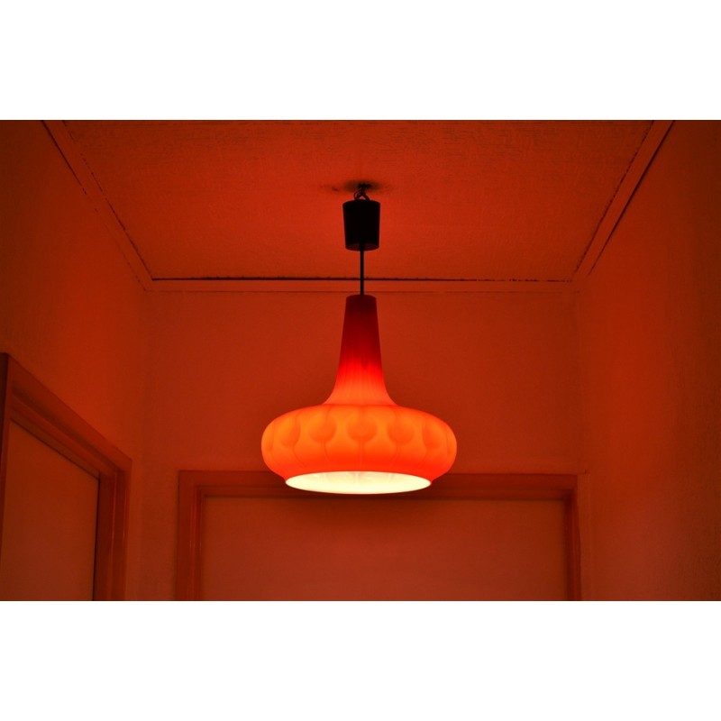 Suspension en opaline rouge vintage 1970s