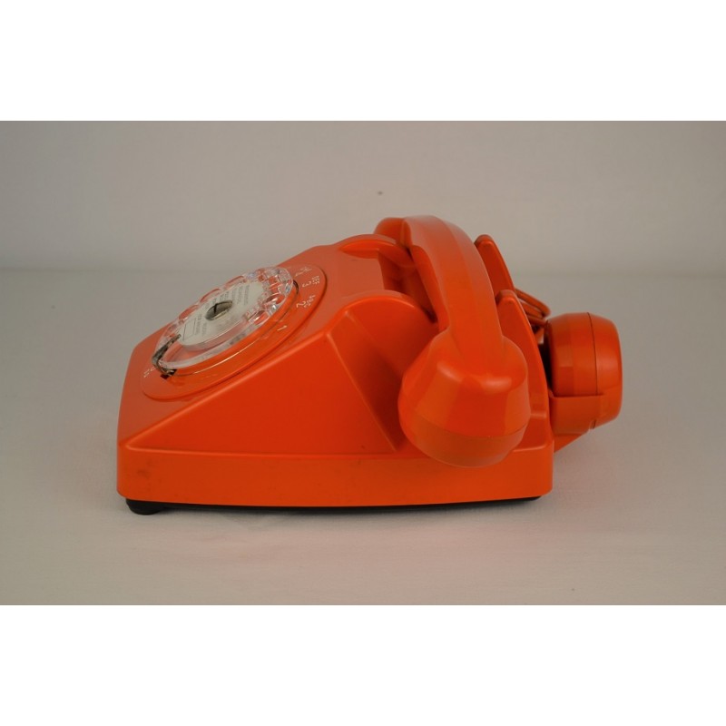 Téléphone orange à cadran Socotel S63